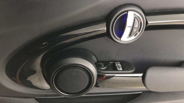 MINI Hatchback 2.0 Cooper S Sport 3dr [Comfort/Nav Pack] Petrol Hatchback